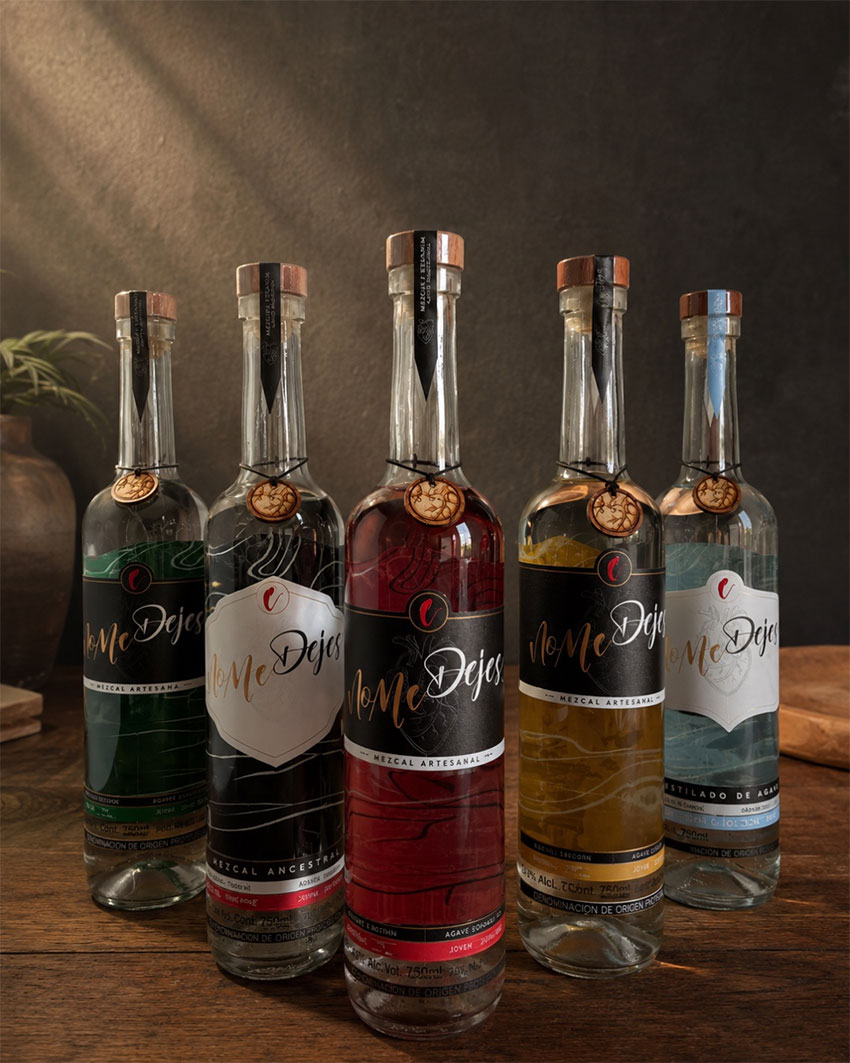 Botellas de Mezcal No Me Dejes en Mezcalovers Fest
